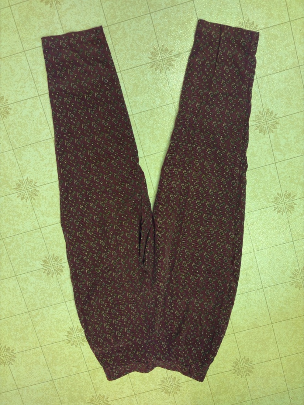 High-Waist Burgundy Pattern Print Vintage Pants - Picture 2 of 4